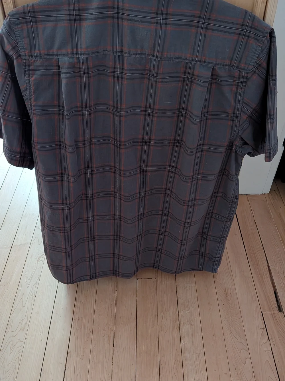 The North Face Men's Dark Gray Plaid Shirt with Red Stripes Small